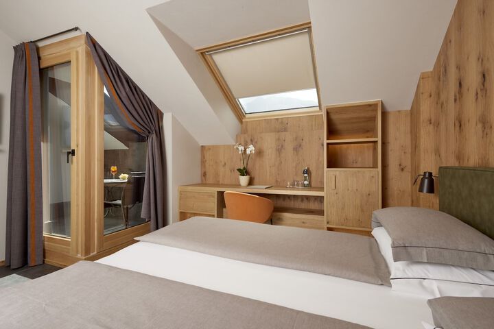 Room 32 of 73