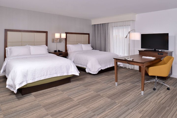 2 Queen Beds Mobility Accessible with Tub (2 of 16)