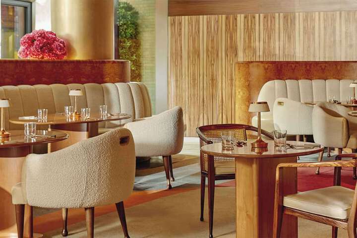 Lounge 92 of 106