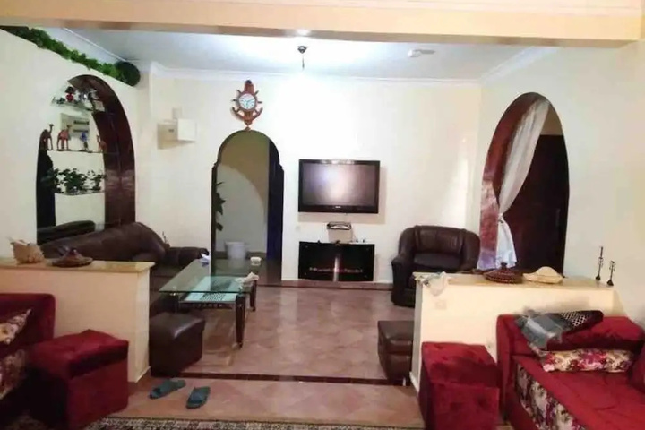 Room 4 of 10