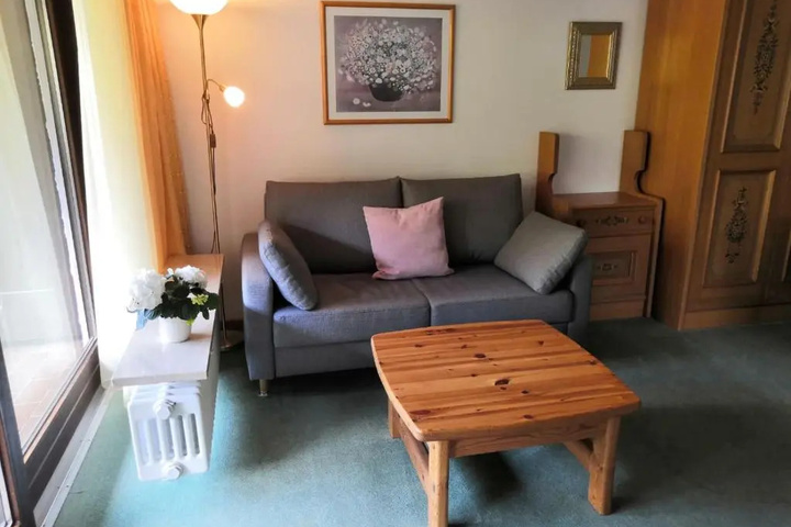Room 5 of 16