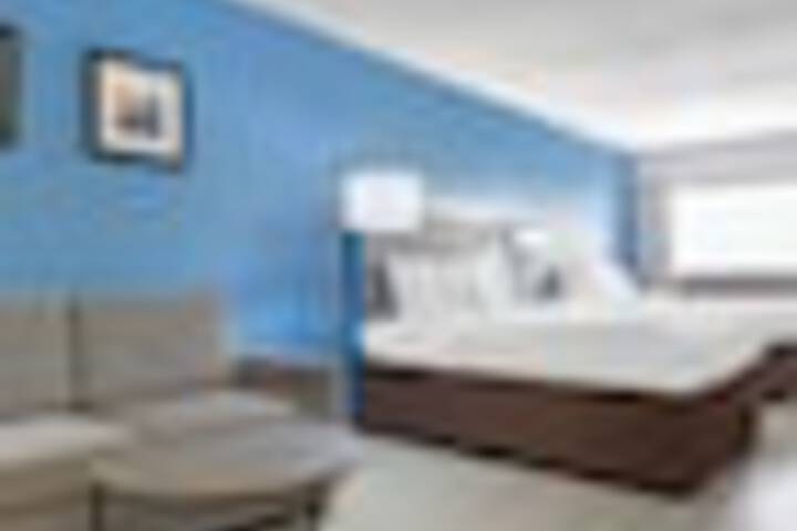 Room 44 of 213