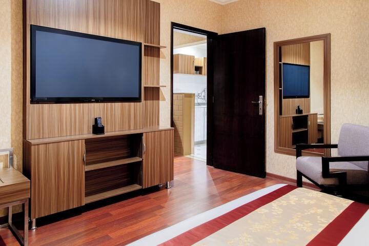 Room 25 of 102