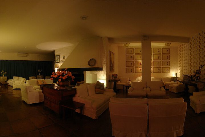 Lounge 30 of 47