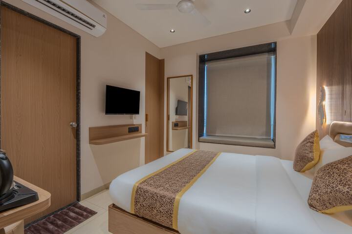 Room 25 of 48