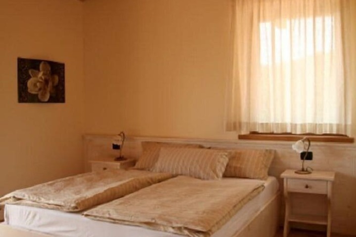 Room 8 of 17