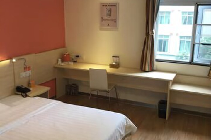 Room 7 of 8