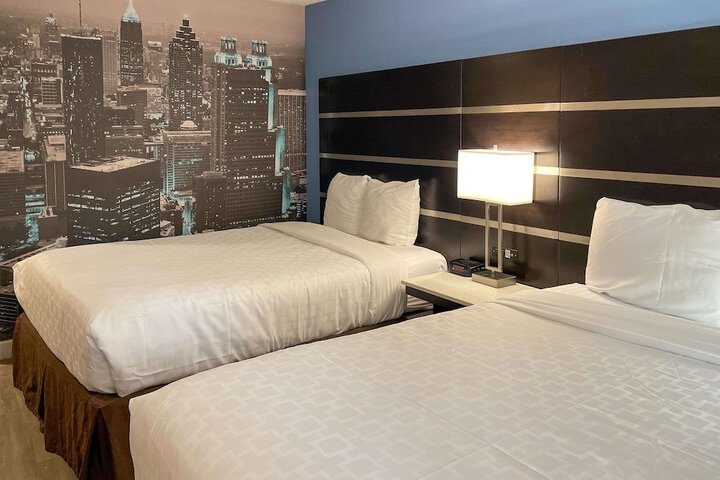 2 Queen Beds (2 of 11)