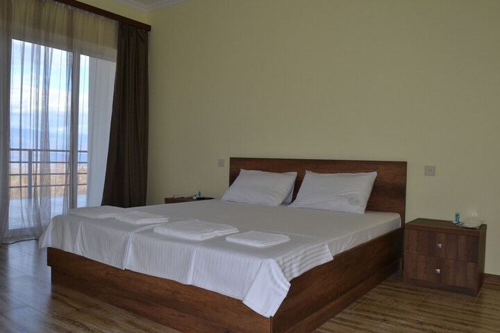Room 7 of 10