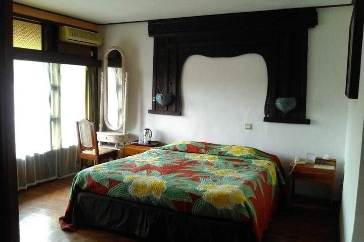 Room 14 of 122
