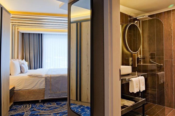 Room 21 of 80