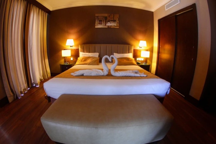 Room 12 of 38