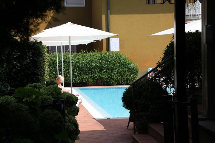 Pool 21 of 67