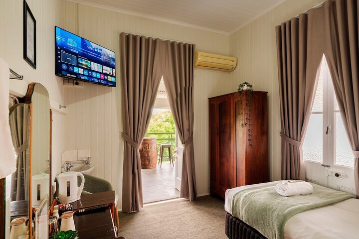 Room 16 of 36