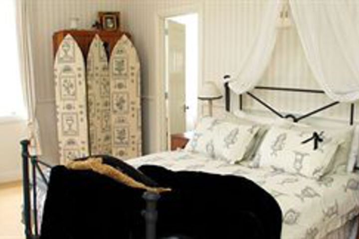 Room 8 of 19