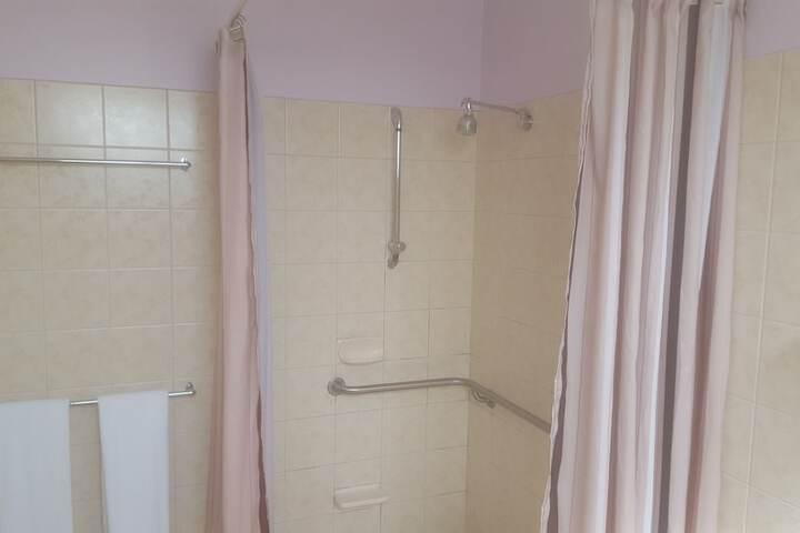 Room 33 of 40