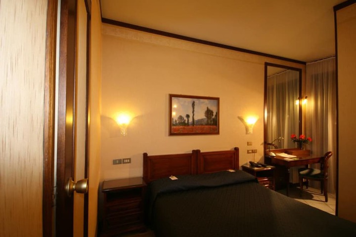 Room 6 of 52