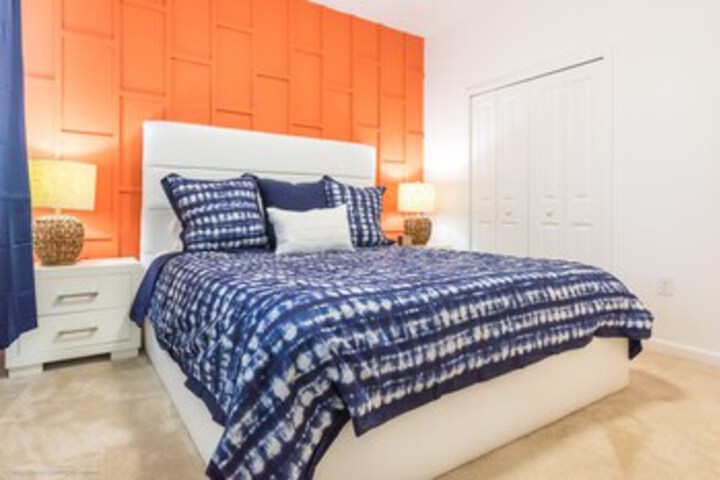 Room 186 of 241