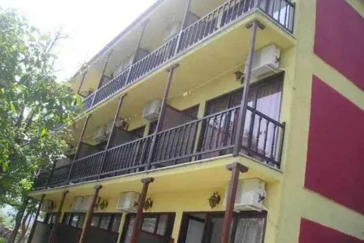 HOTEL IRINI