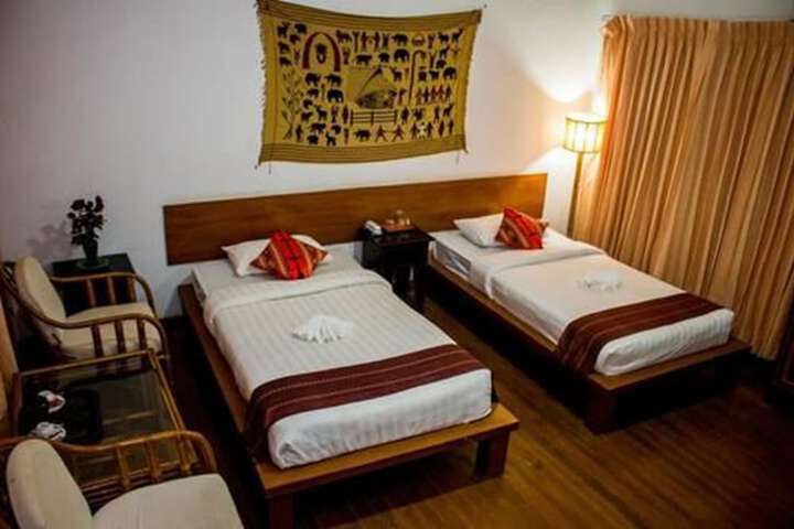 Room 10 of 32