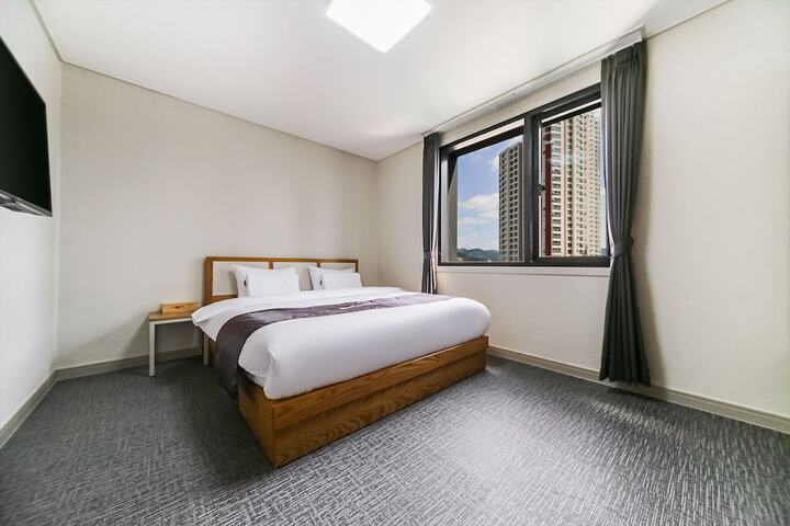 Room 13 of 66