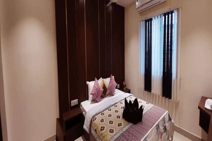 Room 10 of 18