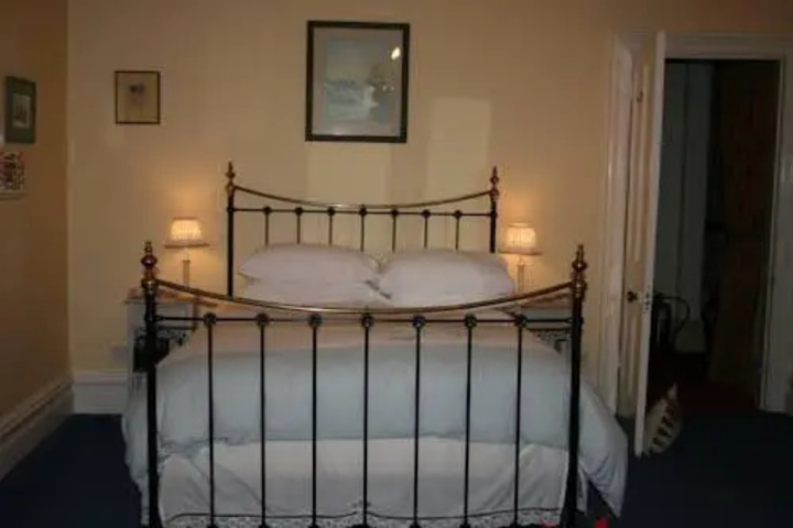 Room 2 of 9