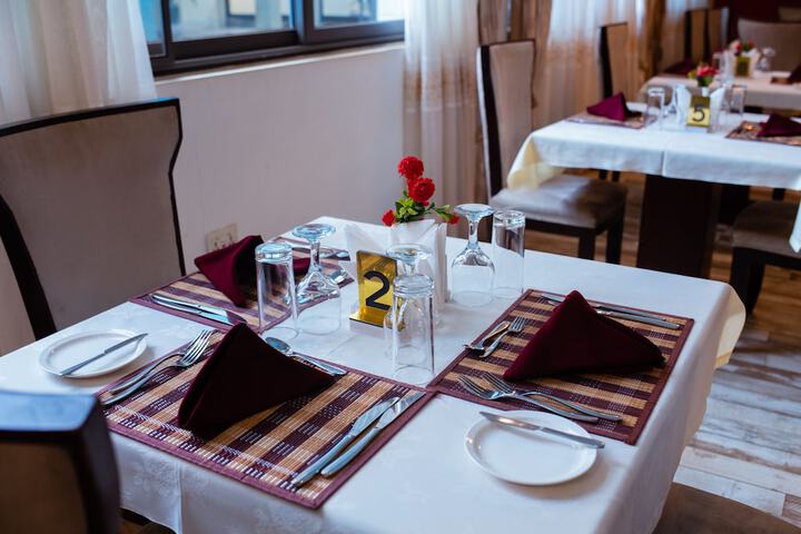 Dining 56 of 76