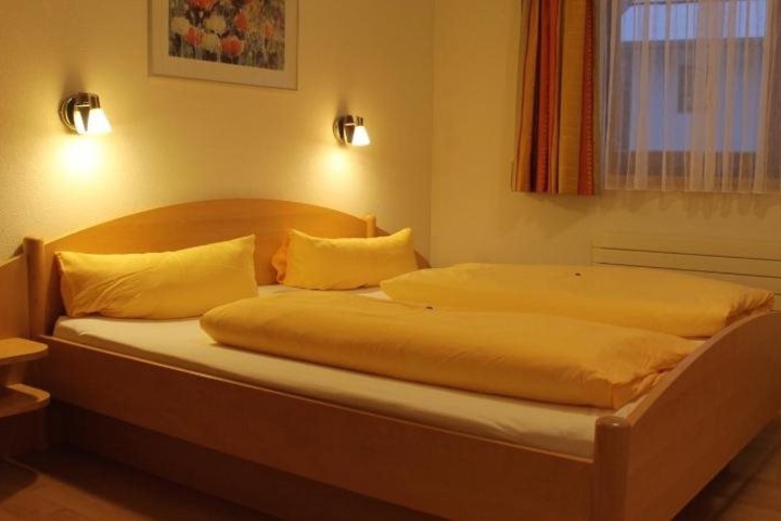 Room 4 of 17