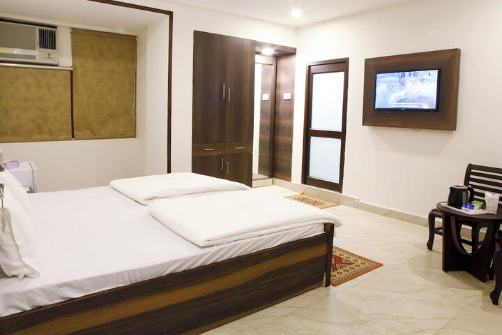 Room 5 of 7