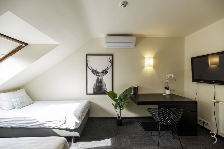 Room 12 of 24