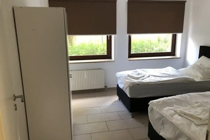 Room 4 of 25