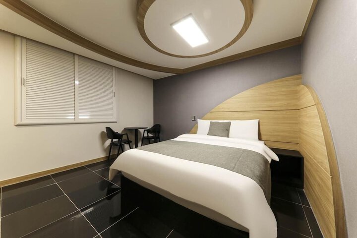 Room 21 of 42