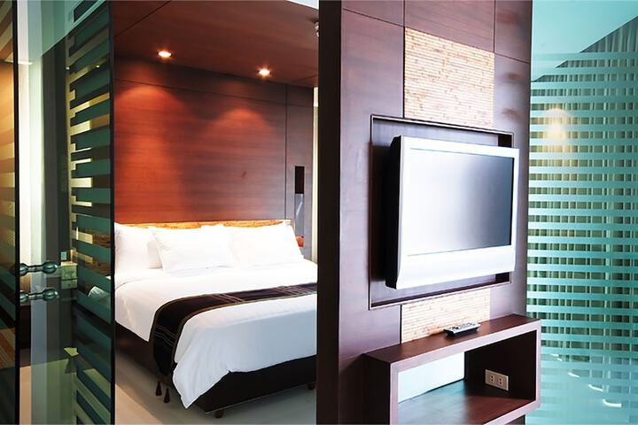 Room 12 of 175