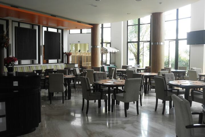 Dining Photos