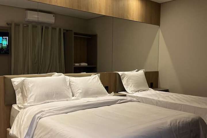 Room 11 of 102