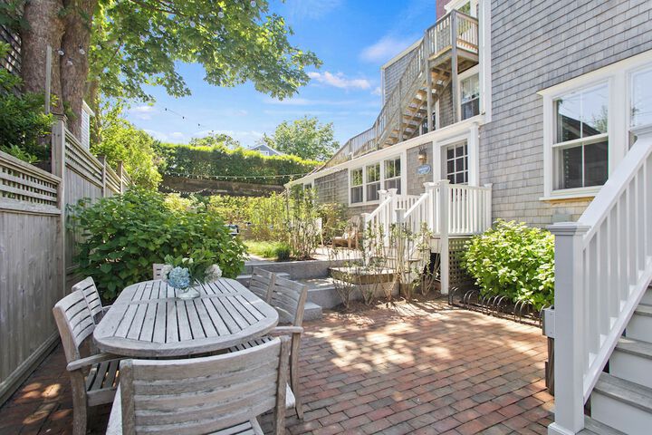 Hotel Exterior 181 of 218