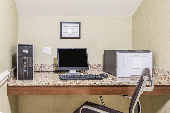 Business Center 65 of 77