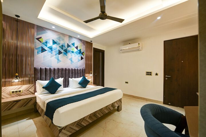 Room 16 of 52