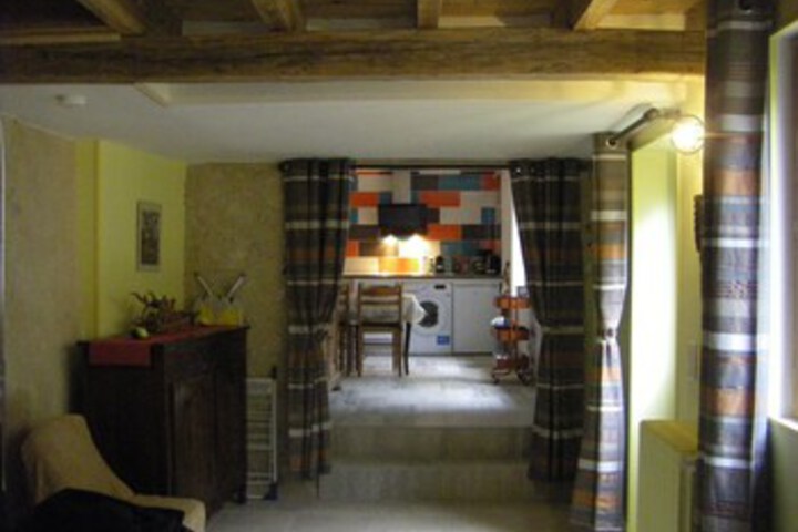 Room 4 of 9