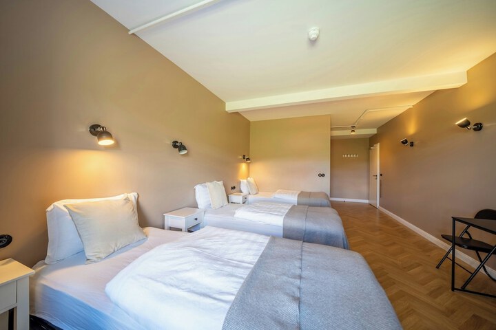 Room 21 of 53