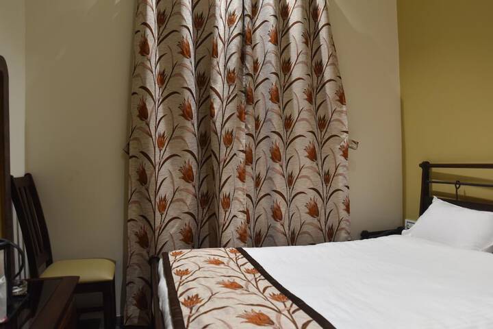 Room 17 of 36