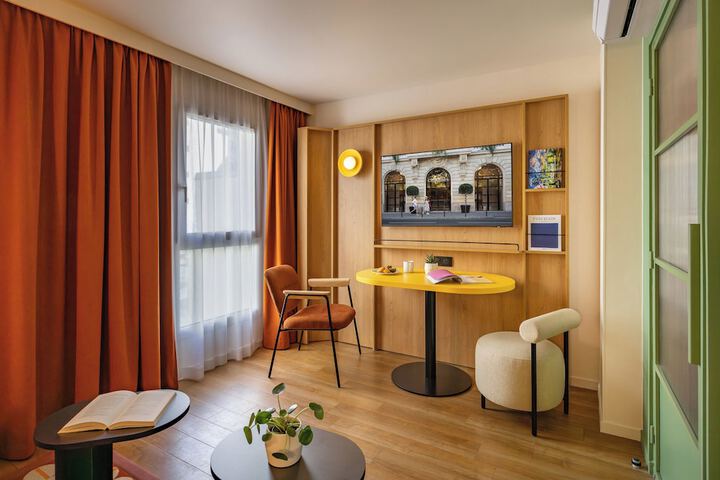 Room 15 of 33