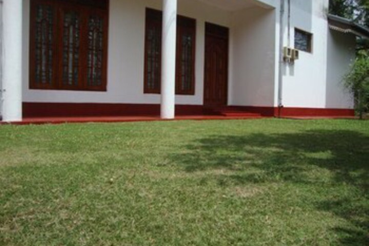 Hotel Exterior 5 of 11