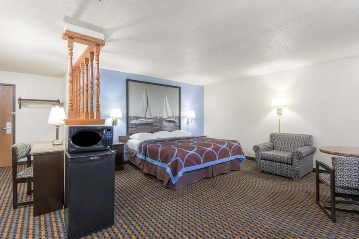 1 King Bed (8 of 13)