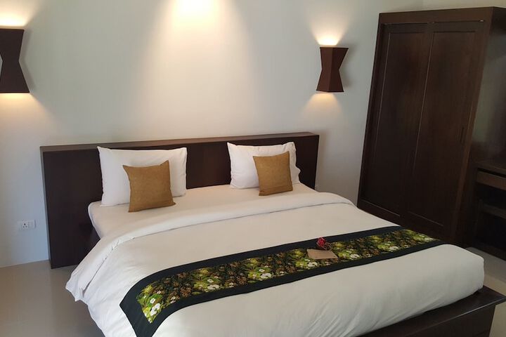 Room 18 of 166
