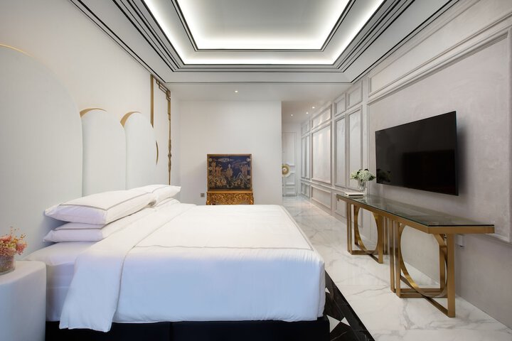 Room 18 of 195
