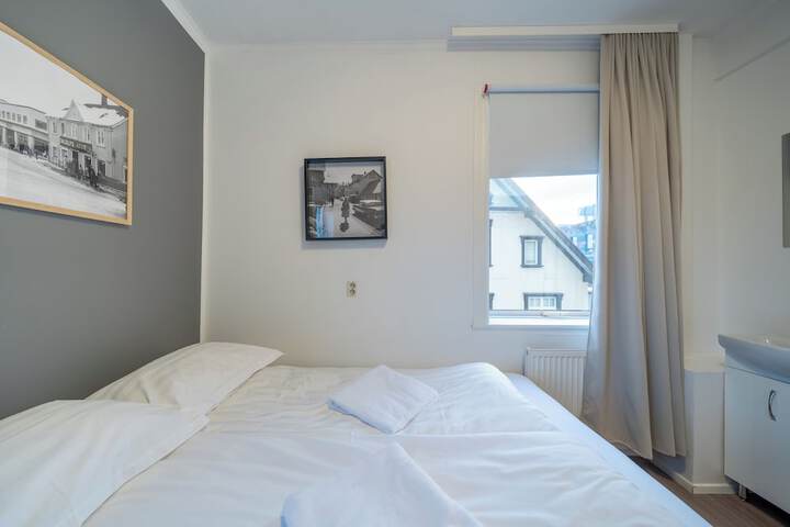 Room 12 of 97