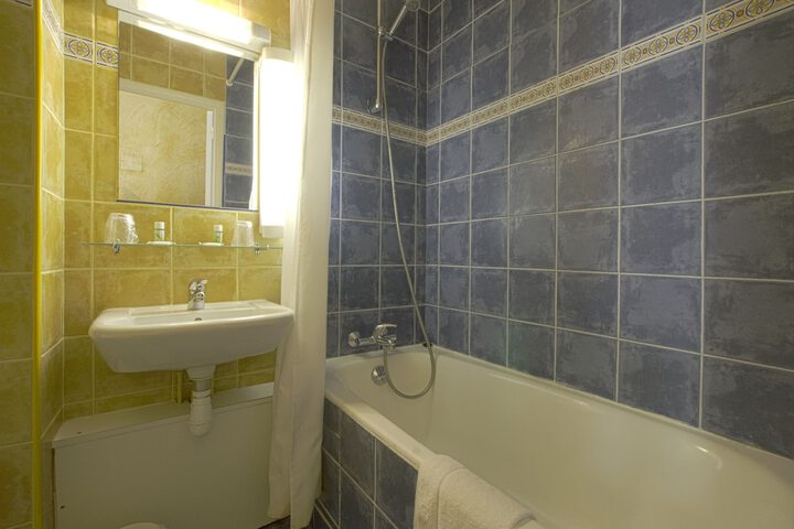 Room 6 of 11