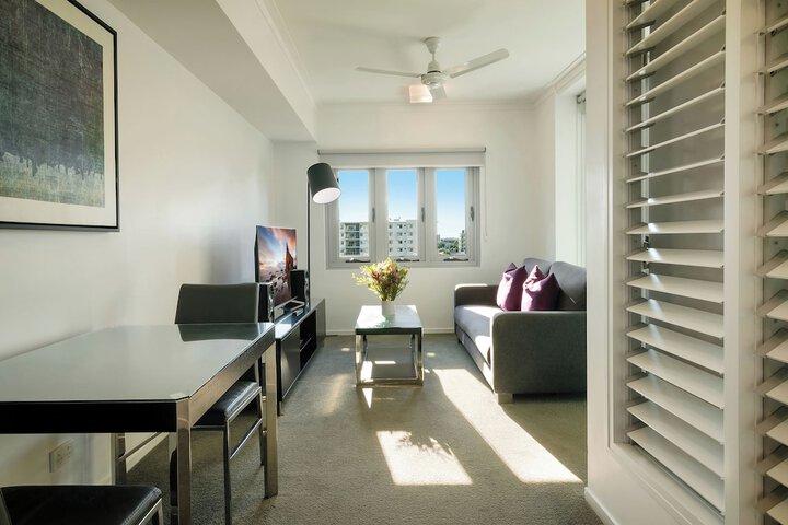 Room 9 of 28